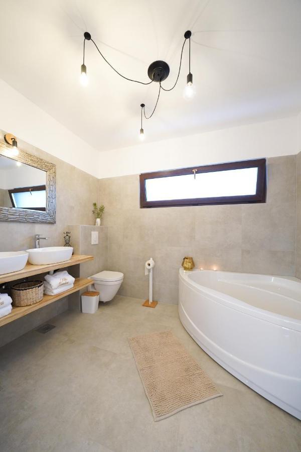 Villa Suncica With Heated Pool, Jacuzzi And Bikes Near Zadar Сукошан Екстер'єр фото